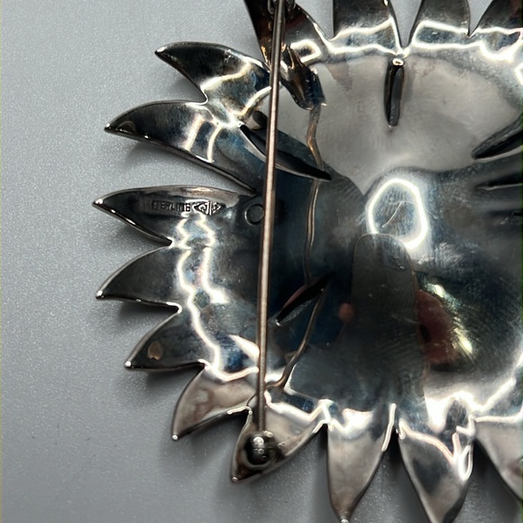 Judith Jack vintage sterling, Marquisate, & coral toned beaded brooch! - Picture 3 of 3